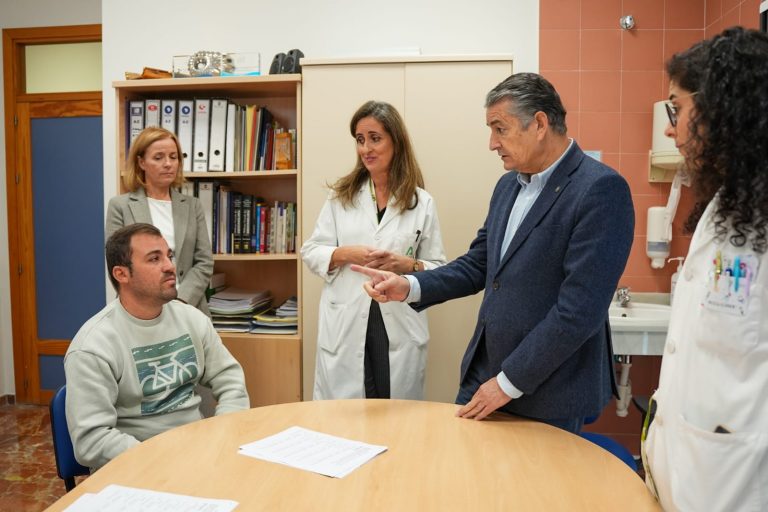 La Junta de Andalucía garantiza que todos los niños y embarazadas con diabetes tipo 1 dispondrán de acceso a sistemas de monitorización continúa desde 2026